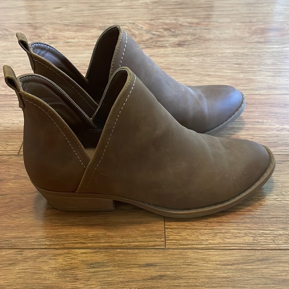 Universal Threads ankle booties size 6 - Picture 4 of 5